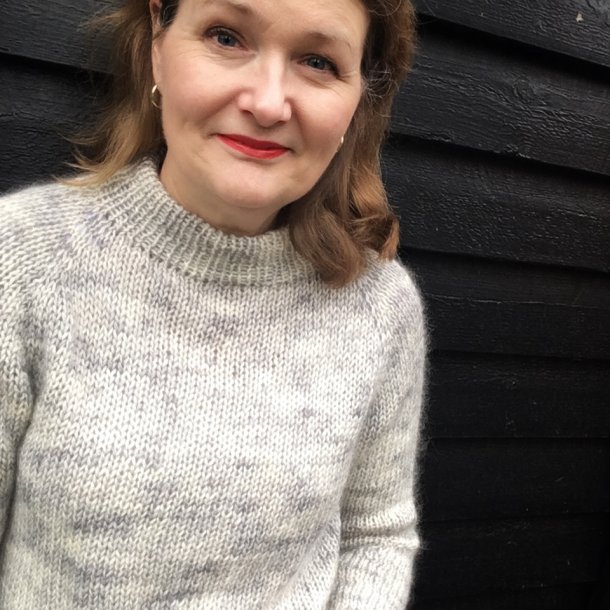 'My Raglan' sweater af Northern knitting tale