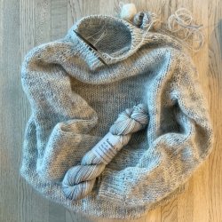 'My Raglan' sweater af Northern knitting tale