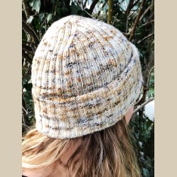 Woodland hat af Northern Knitting Tale